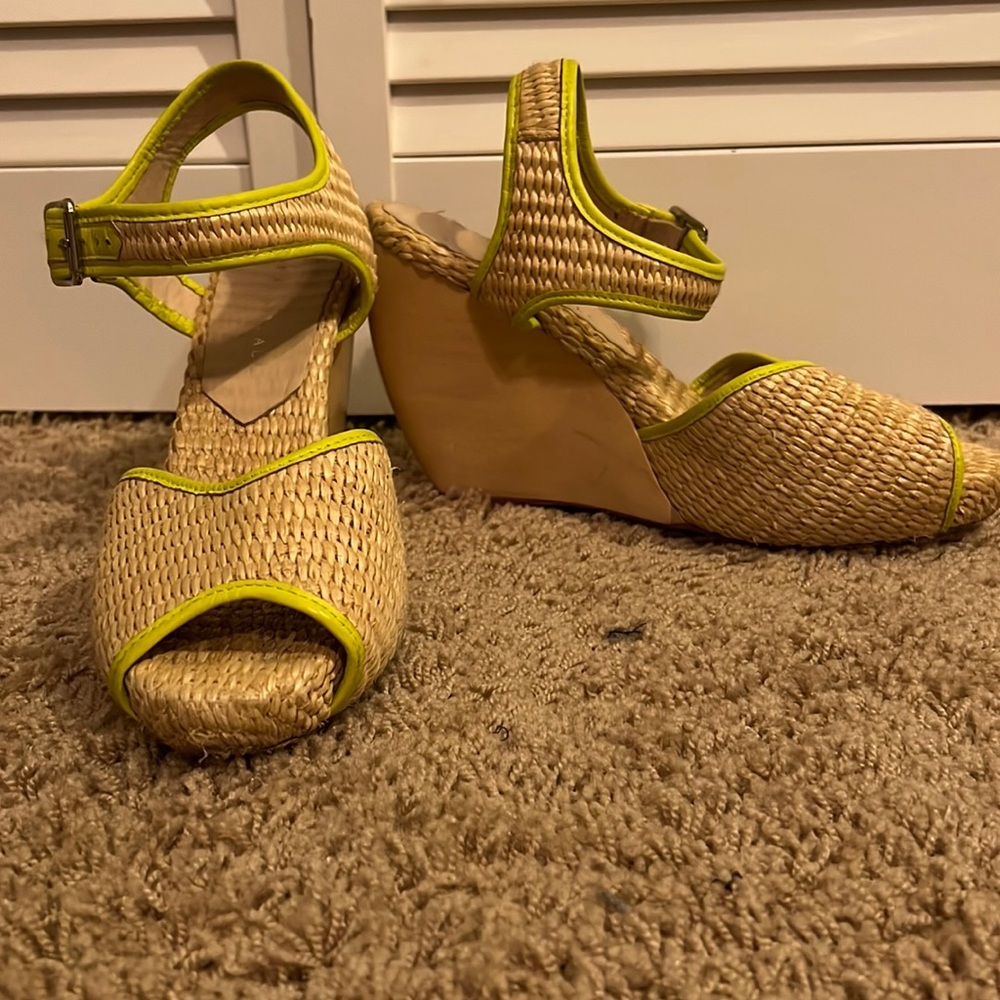 Wooden wedge sandals size 8